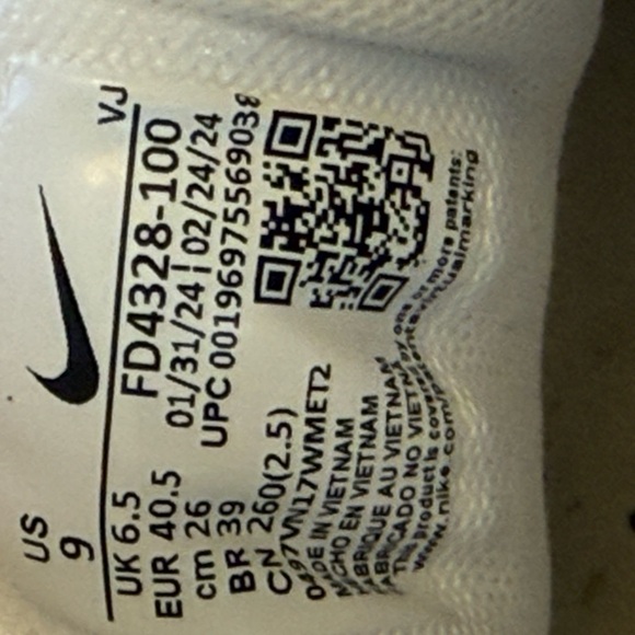 Nike Women's Off-White Sneakers - Picture 5 of 10